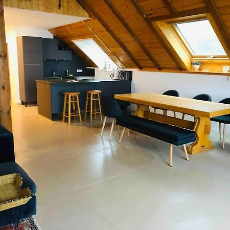 Panorama Loft Im Schwarzwald Mit Spektakulaerer Aussicht, 3 Schlafzimmer, Direkt Am Waldrand, Grosser Garten, Nahe Baden-baden Διαμέρισμα *