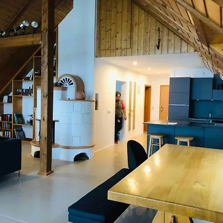 Panorama Loft Im Schwarzwald Mit Spektakulaerer Aussicht, 3 Schlafzimmer, Direkt Am Waldrand, Grosser Garten, Nahe Baden-baden Διαμέρισμα *